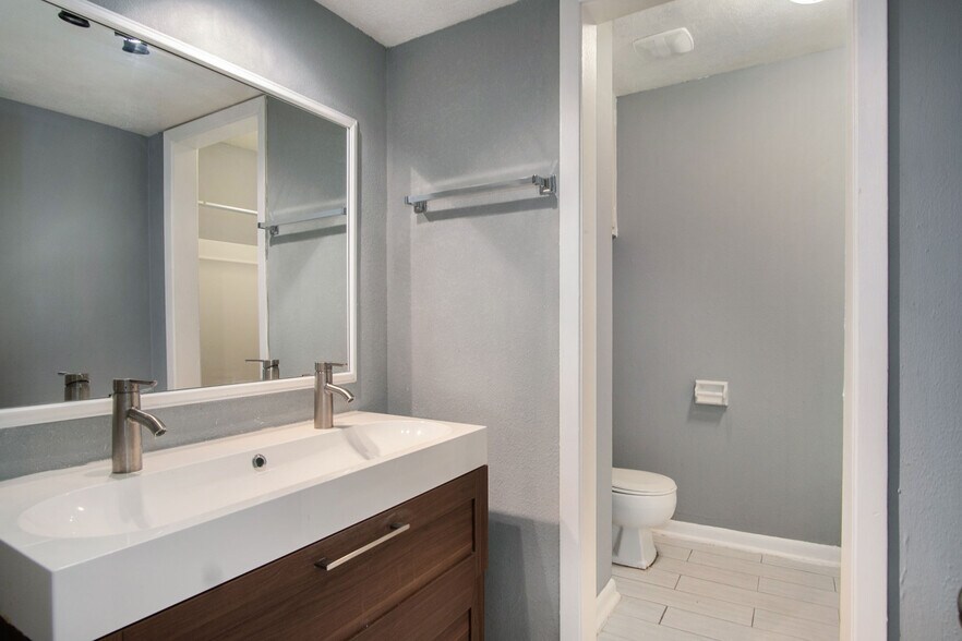 More Photos Of 3300 S College Ave, Bryan Apartments For Sale
