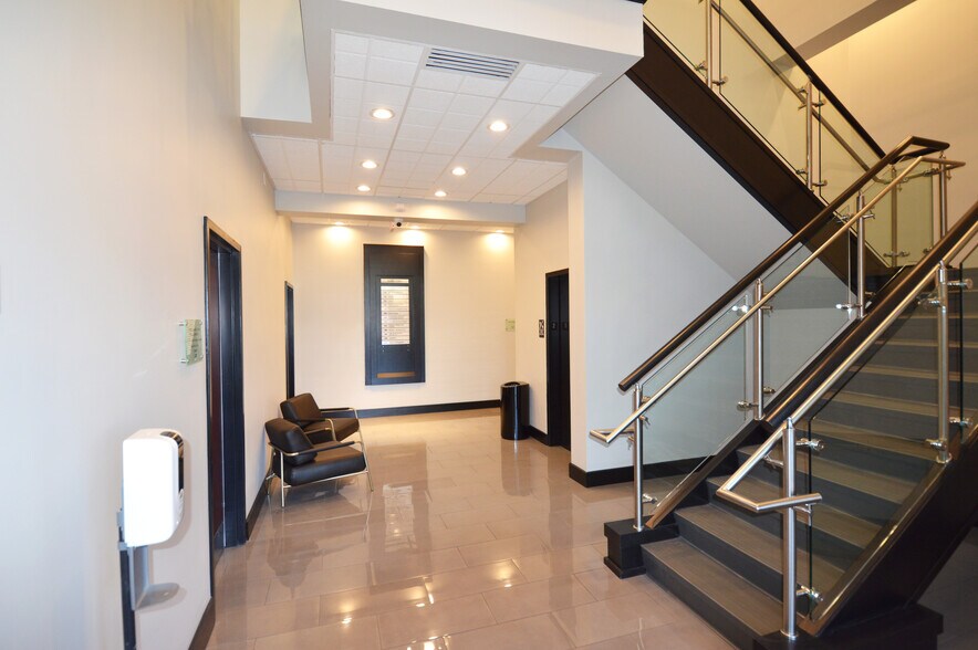 More Photos Of 5509 W Friendly Ave, Greensboro Office For Lease