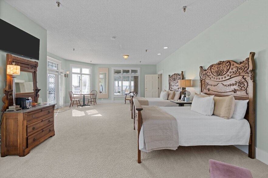 More Photos Of 738 E Main St, Belhaven Hotel For Sale