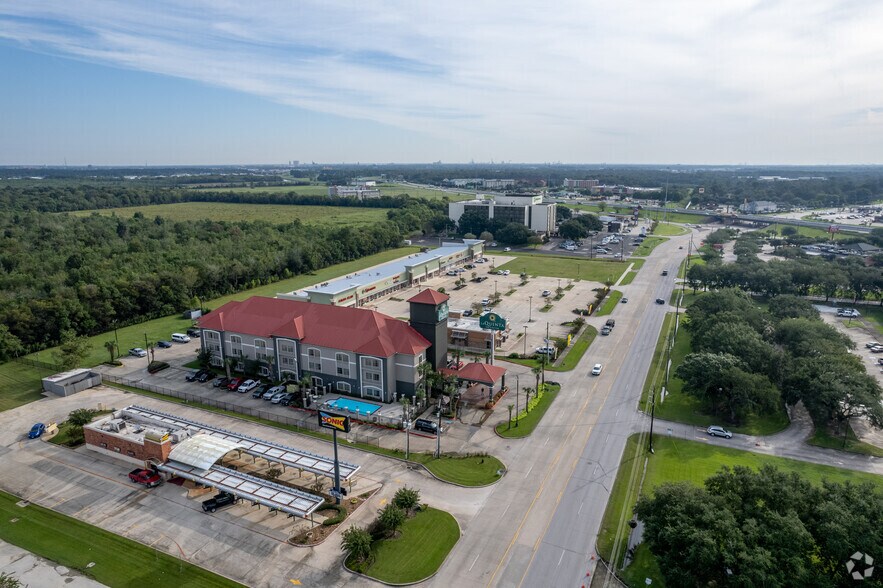 More Photos Of 5820 Walden Rd, Beaumont Hotel For Sale