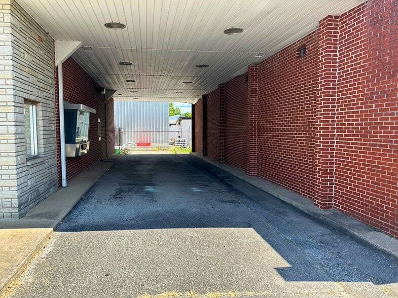 More Photos Of 150 W Rhea Ave, Spring City Medical For Sale