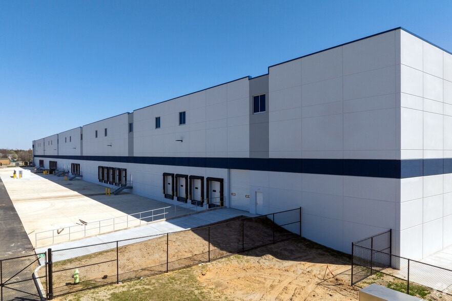 More Photos Of 332 S 17th St, Camden Distribution For Lease