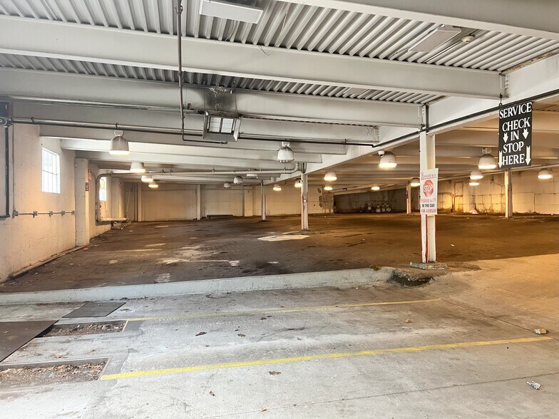 More Photos Of 1245 Central Park Ave, Yonkers Auto Dealership For Lease