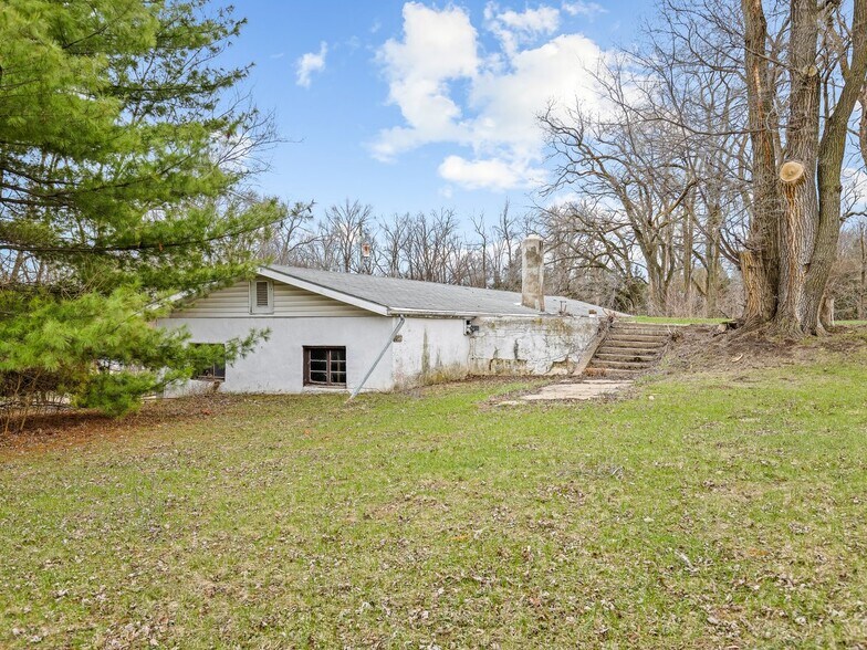 More Photos Of 2280 S Rock City Rd, Ridott Multifamily For Sale