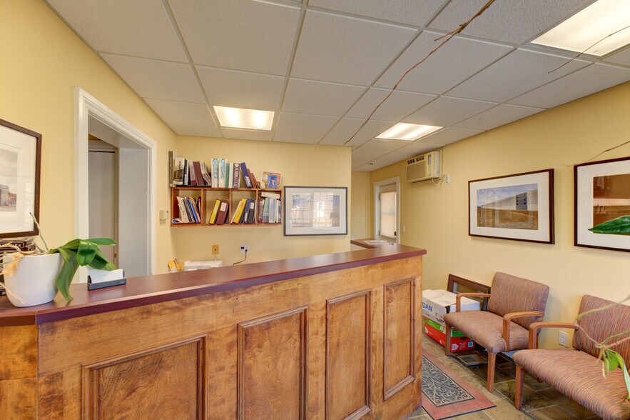 More Photos Of 60-62 Colborne St W, Brantford Storefront Retail Residential For Sale