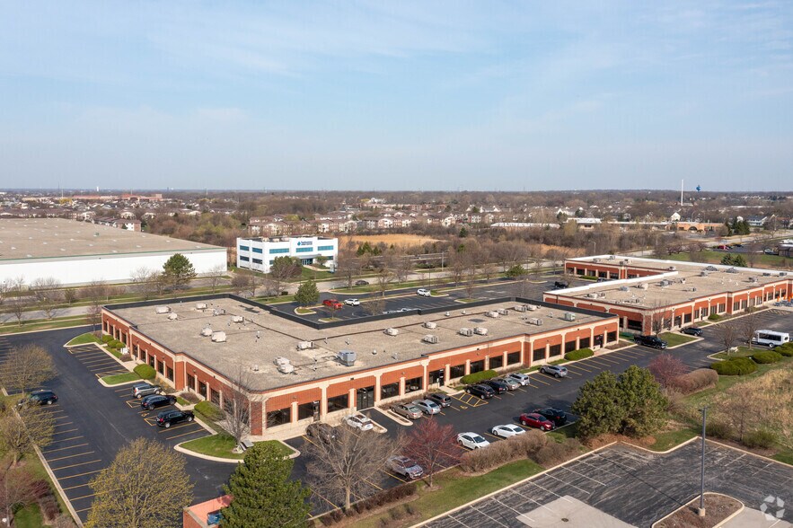 More Photos Of 440 Quadrangle Dr, Bolingbrook Office For Lease