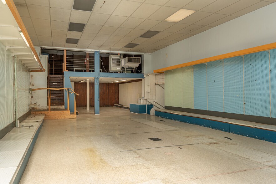 More Photos Of 250-252 Xenia Ave, Yellow Springs Storefront Retail Residential For Sale