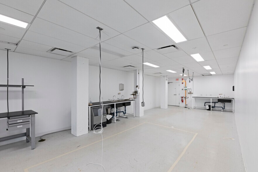 More Photos Of 56 Roland St, Charlestown Flex For Lease