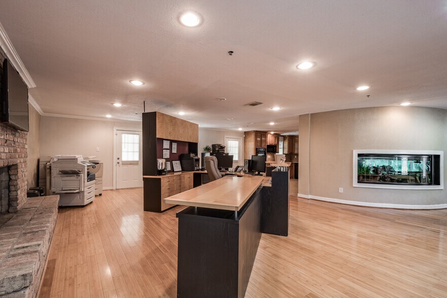 More Photos Of 16111 Porter Ln, Porter Flex For Sale