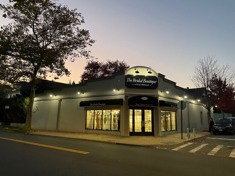 Primary Photo Of 7233-7235 Amboy Rd, Staten Island Storefront For Sale