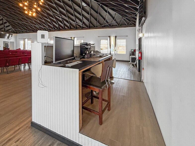 More Photos Of 7101 Menlo Ave, Los Angeles Specialty For Sale