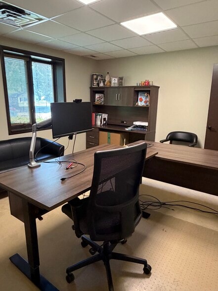 More Photos Of 1516 Trimble Ave, Kalamazoo Office For Sale
