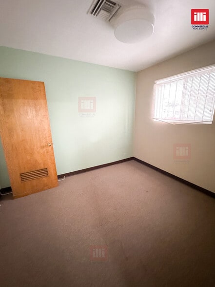 More Photos Of 14435 Hamlin St, Van Nuys Medical For Lease