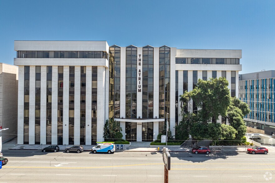 More Photos Of 16530 Ventura Blvd, Encino Office For Lease