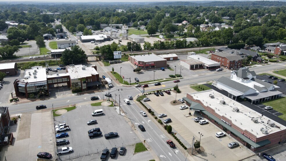 More Photos Of 9 E Arch St, Madisonville Freestanding For Lease