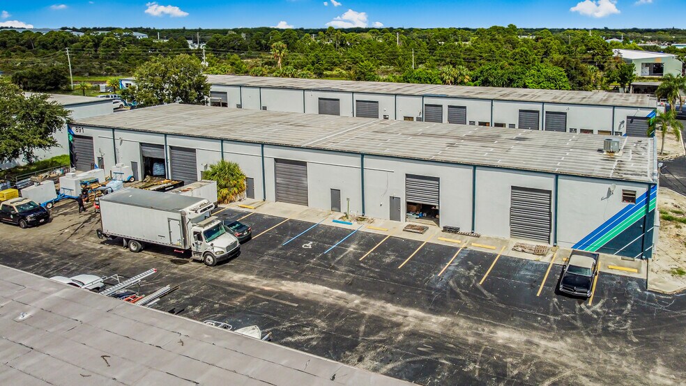 More Photos Of 895 NE Dixie Hwy, Jensen Beach Unknown For Lease