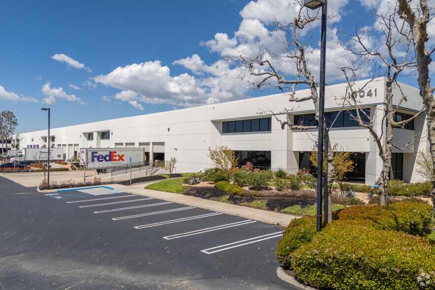 More Photos Of 15041 Bake Pky, Irvine Distribution For Lease