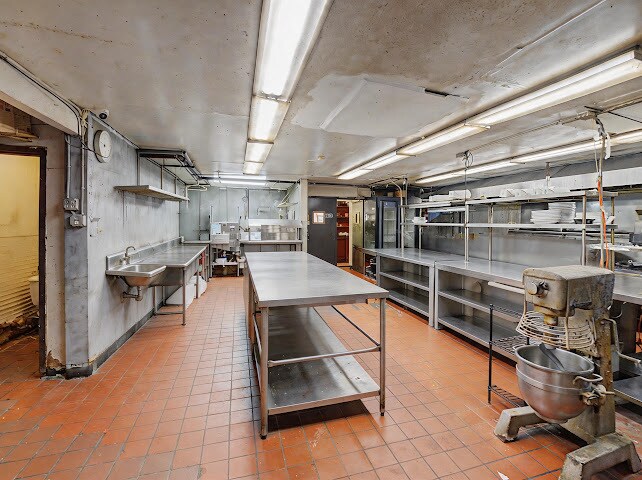 More Photos Of 504 Larkfield Rd, East Northport Restaurant For Lease