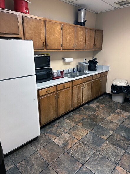 More Photos Of 631 Enon Springs Rd E, Smyrna Industrial For Lease