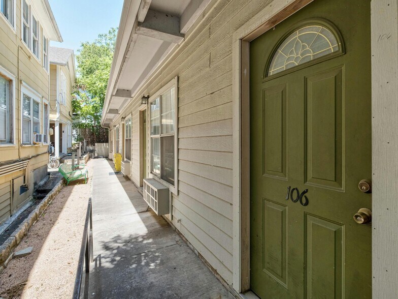 More Photos Of 2802 Whitis Ave, Austin Apartments For Sale