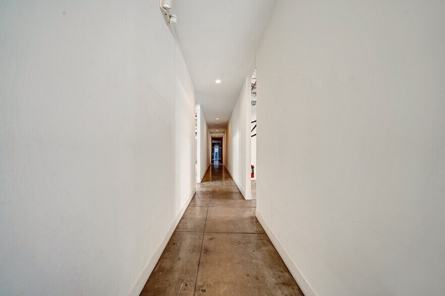 More Photos Of 1305 N Catalina St, Los Angeles Loft Creative Space For Lease