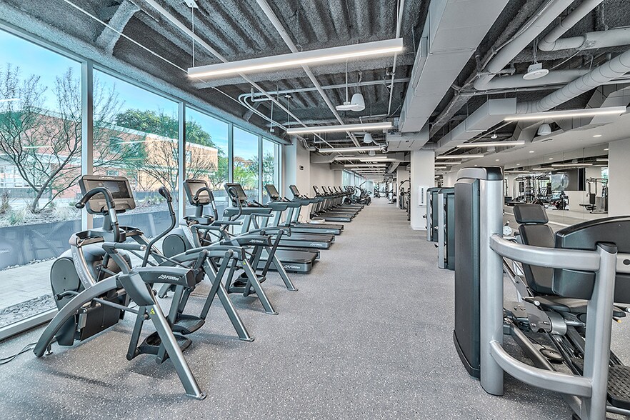 More Photos Of 6688 N Central Expy, Dallas Unknown For Lease