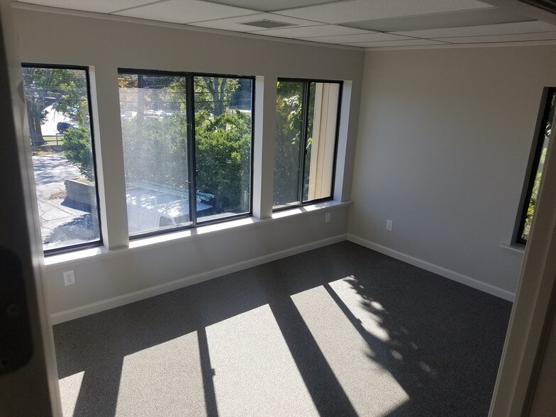 More Photos Of 161-163 Boston Post Rd, Waterford Office For Lease