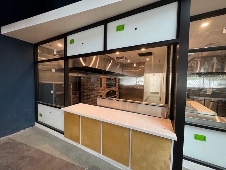 More Photos Of 11016 Magnolia Blvd, North Hollywood Restaurant For Lease