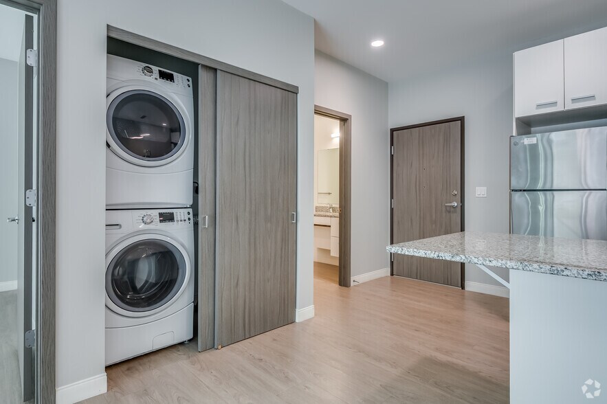 More Photos Of 211 W Mineral St, Milwaukee Apartments For Lease