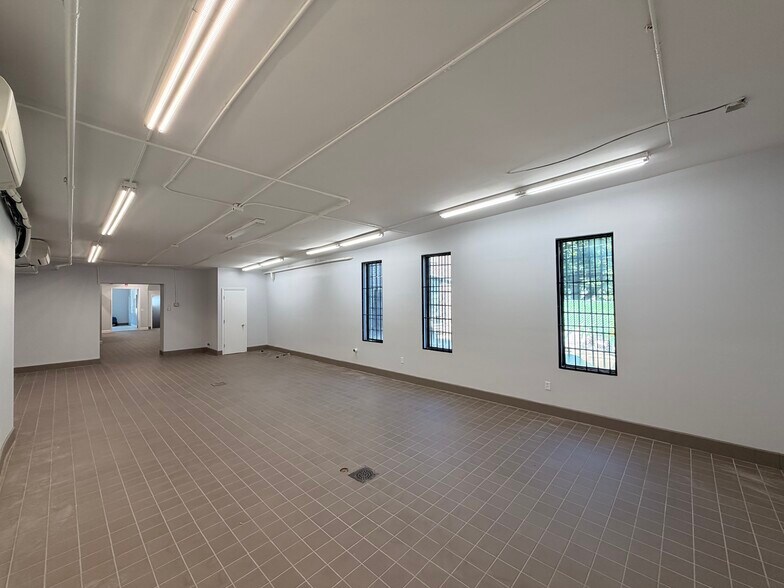 More Photos Of 225 34th St, Brooklyn Light Manufacturing For Lease