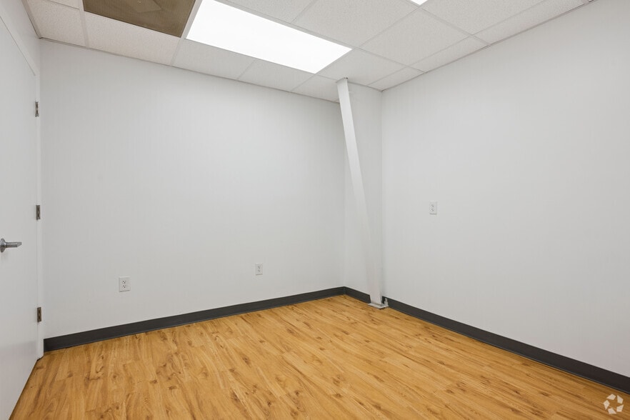 More Photos Of 114 S State St, Haw River Manufacturing For Lease
