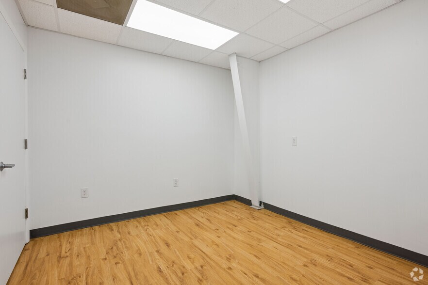 More Photos Of 114 S State St, Haw River Manufacturing For Sale