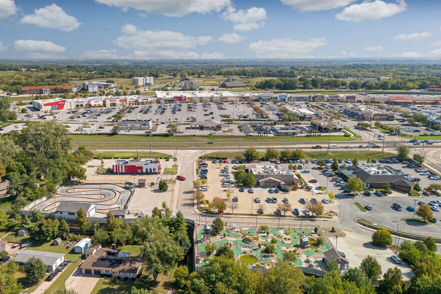 Primary Photo Of 5328 N Belt Hwy, Saint Joseph Sports And Entertainment For Sale