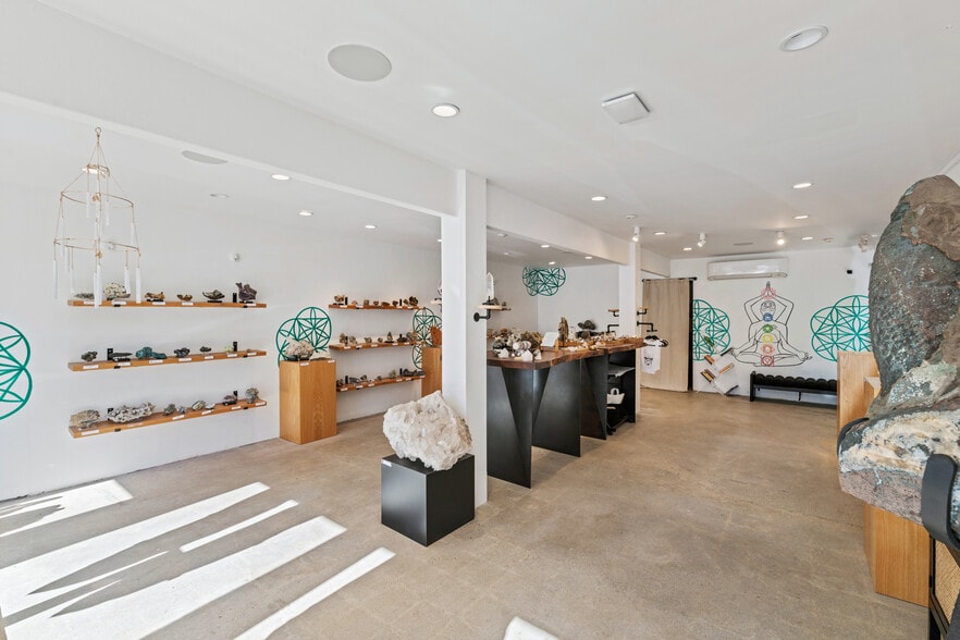 More Photos Of 1423 Abbot Kinney Blvd, Venice General Retail For Sale