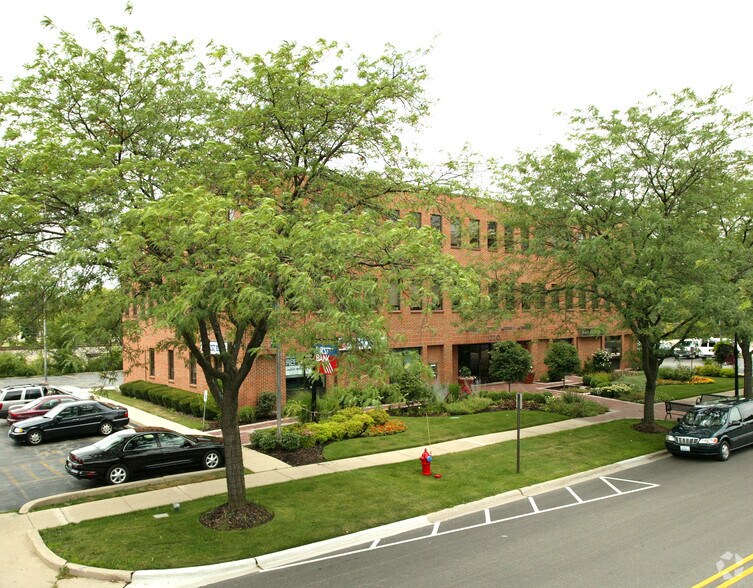 Primary Photo Of 1220 Meadow Rd, Northbrook Medical For Lease