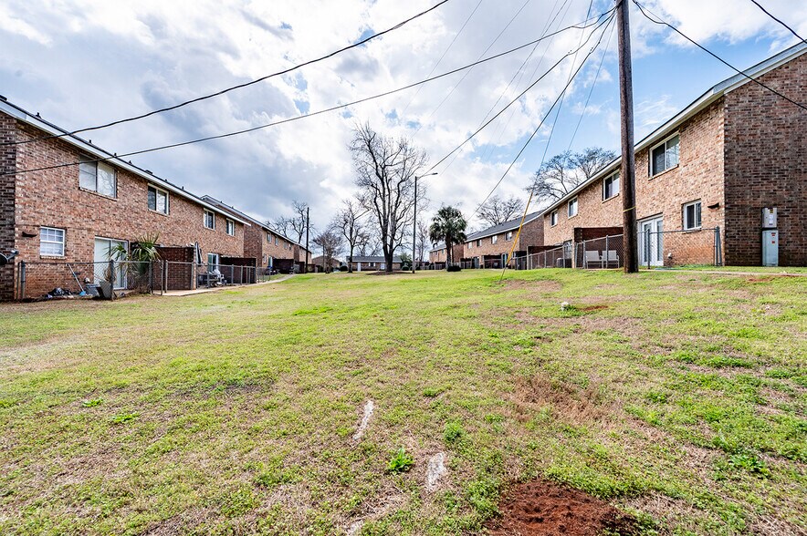 More Photos Of 2501 Redwood Ct, Albany Multifamily For Sale