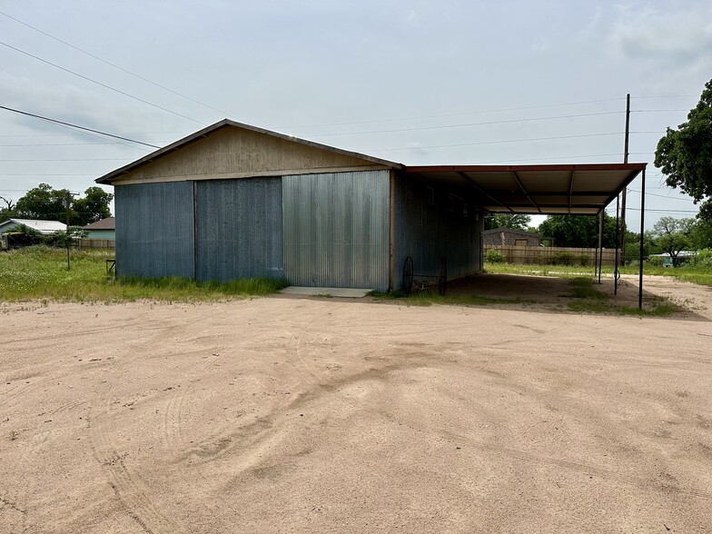 Primary Photo Of 116 Emily St, Kingsland Warehouse For Lease