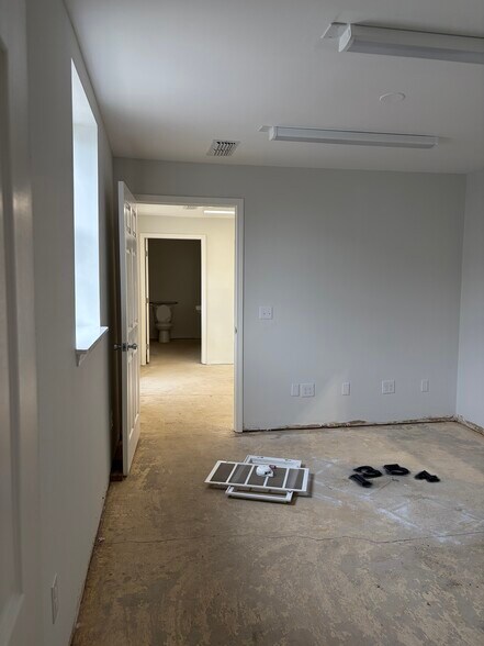 More Photos Of 1354 W College St, Murfreesboro Flex For Lease