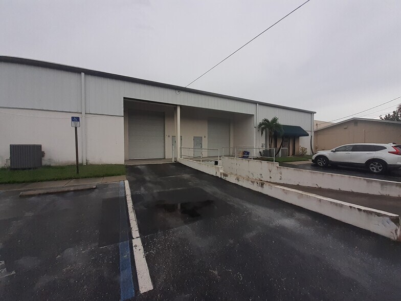 More Photos Of 4201-4205 116th Ter N, Clearwater Warehouse For Lease