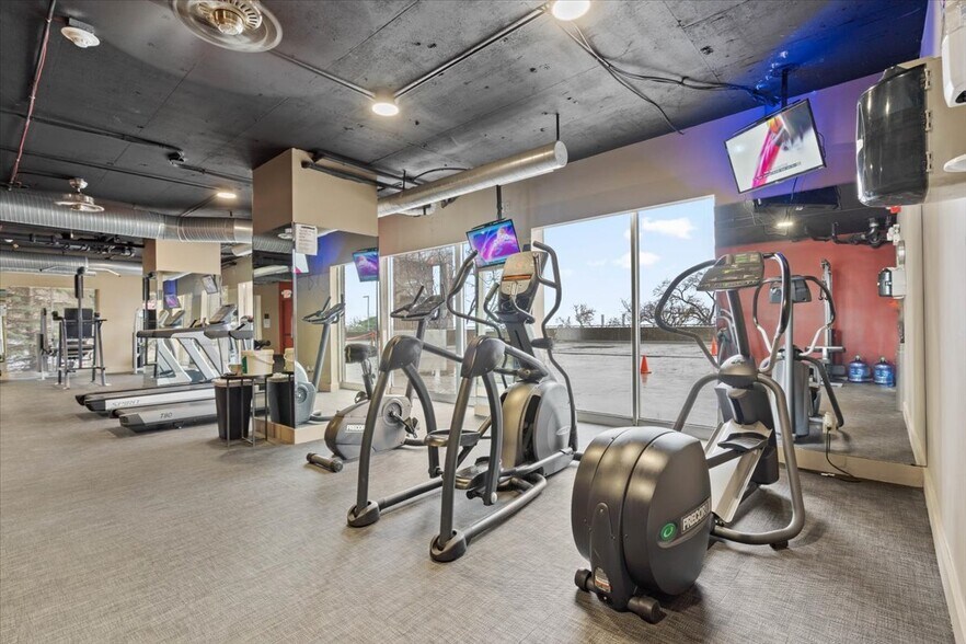 More Photos Of 600 E 8th St, Kansas City Apartments For Sale