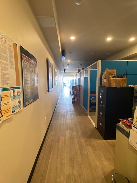 More Photos Of 17942-17944 Ventura Blvd, Encino Storefront Retail Office For Lease