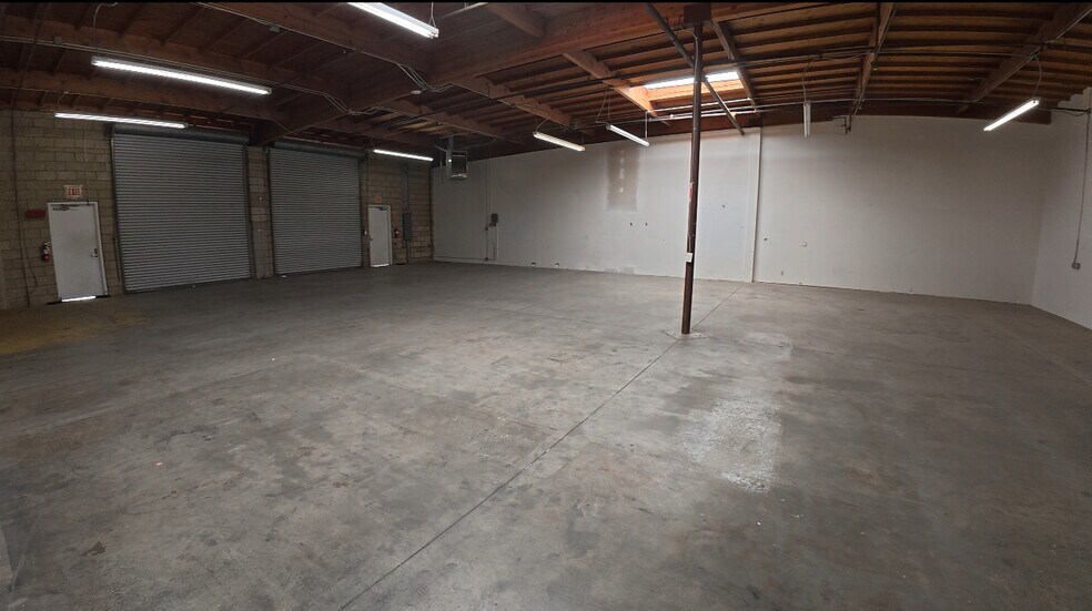 More Photos Of 4411 DuPont Ct, Ventura Warehouse For Lease
