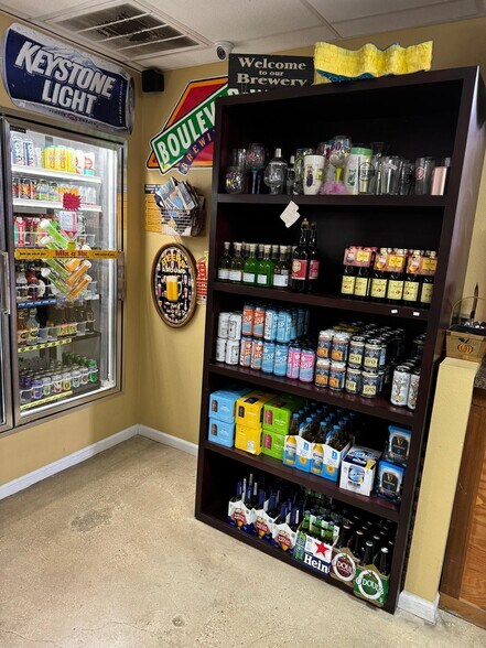 More Photos Of 200 E 6th St, Rolla General Retail For Sale