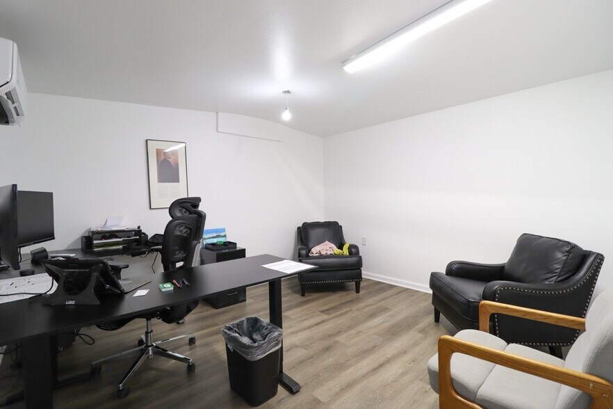 More Photos Of 305 Victor St, Austin Warehouse For Sale