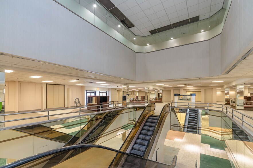 More Photos Of 600-660 W Saint Germain St, Saint Cloud Freestanding For Sale