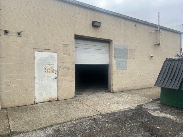 More Photos Of 303-309 Crossings Mall, Elkview Unknown For Lease