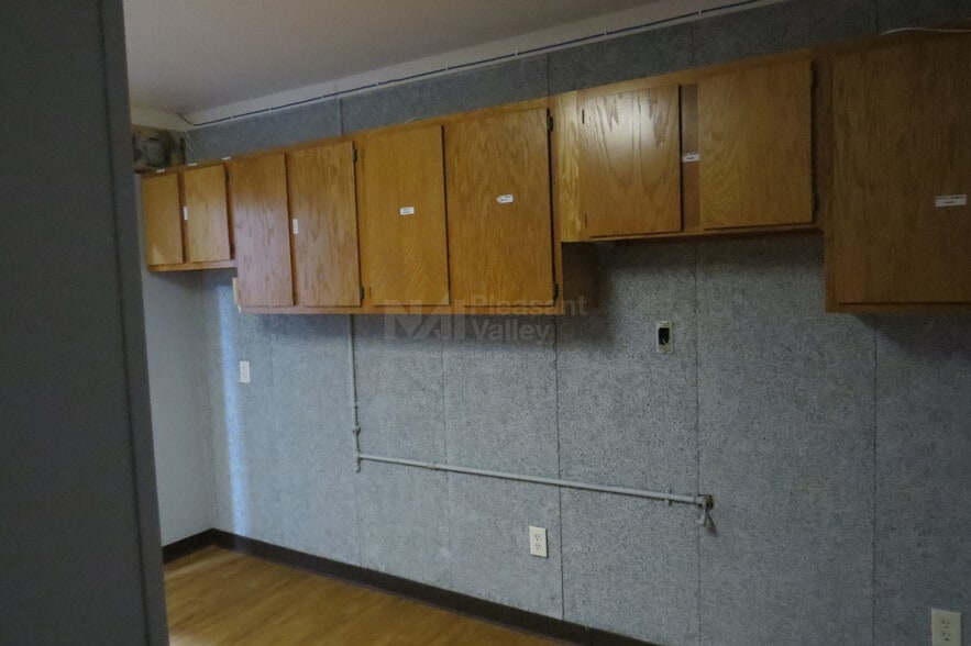 More Photos Of 675-685 High Grove Blvd, Akron Warehouse For Lease