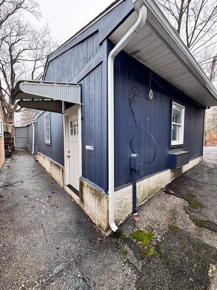 More Photos Of 2 N Lakeside Ave, Berwyn Office For Lease