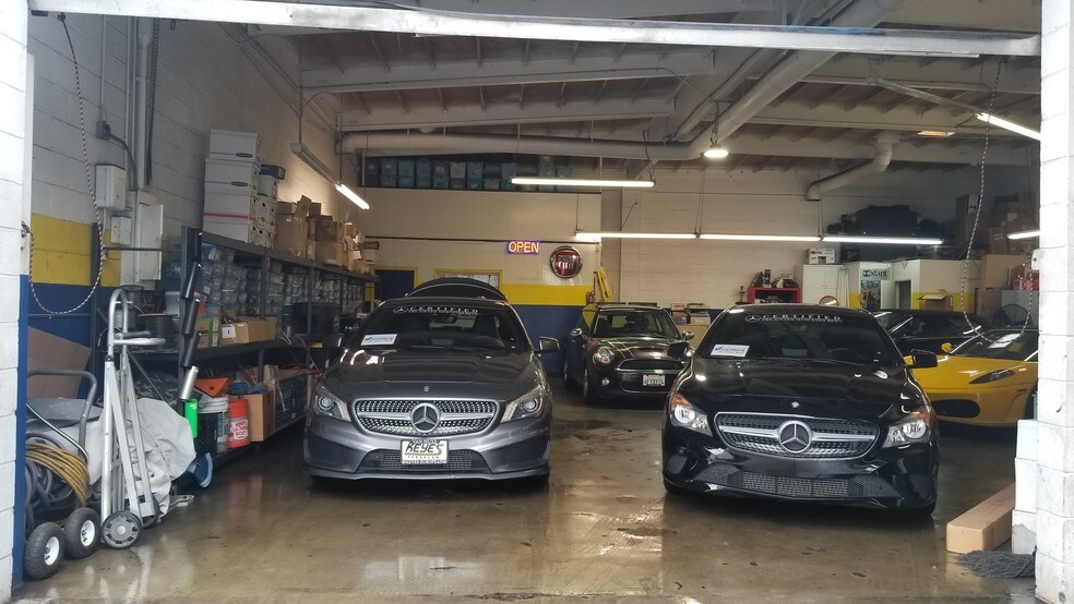 More Photos Of 5569 Reseda Blvd, Tarzana Auto Repair For Lease