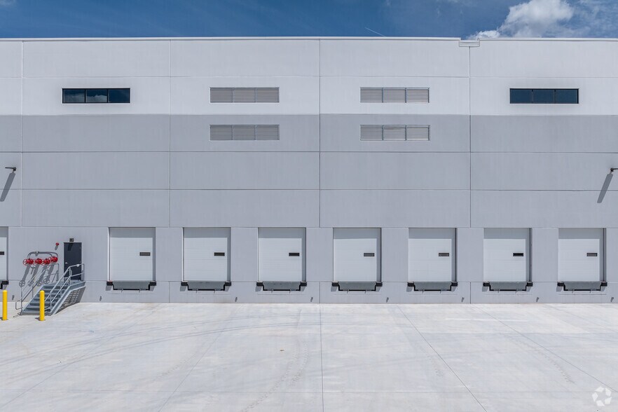 More Photos Of 1365 E Hightower Trl, Social Circle Distribution For Sale